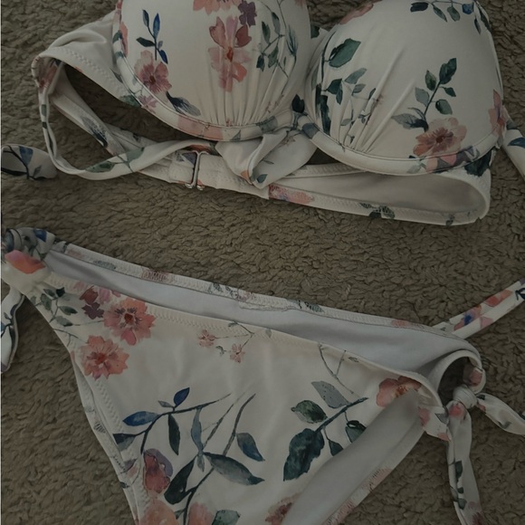 3 VS bathing suits - Picture 5 of 5
